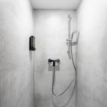 Coyhomes Riverside - Serviced *