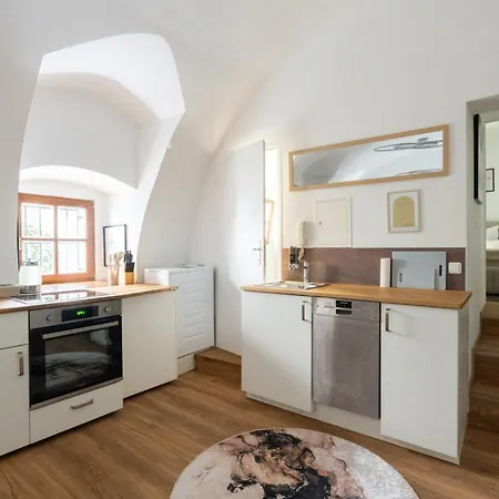 Coyhomes Riverside - Serviced *